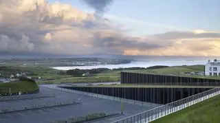 Giant's Causeway Visitor Centre ma powierzchnię 1,8 tys. metrów kwadratowych