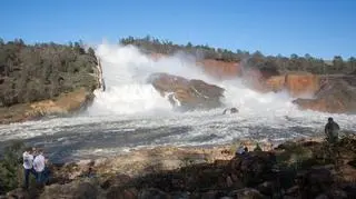 Gigantyczna tama na jeziorze Oroville grozi zawaleniem