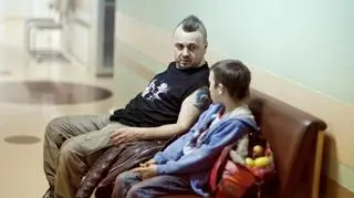 Główny bohater (Arkadiusz Jakubik) dojrzewa do ojcostwa, gdy życie zmusza go do zajęcia się 10-letnim Józkiem