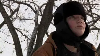 Głównym bohaterem filmu jest 10-letni James