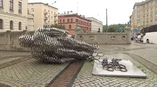 Golema można zobaczyć w Poznaniu na al. Marcinkowskiego 