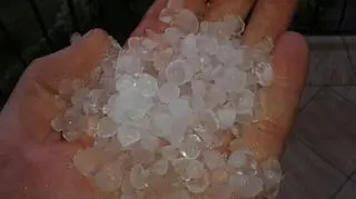 Grad, jaki spadł w Kamiennej Górze 