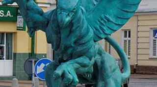 Gryf w Mielcu budzi emocje