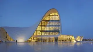 "Heydar Aliyev Center by Zaha Hadid" - autor zdjęcia Hufton + Crow