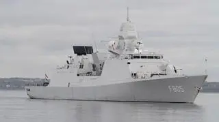 HNLMS Evertsen podczas wizyty w porcie w Tallinie