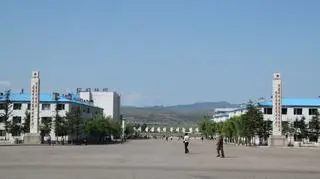Hoeryong to rodzinna miejscowość Jeonga. Tam także urodziła się Kim Dzong Suk - żona Kim Ir Sena i matka Kim Dzong Ila