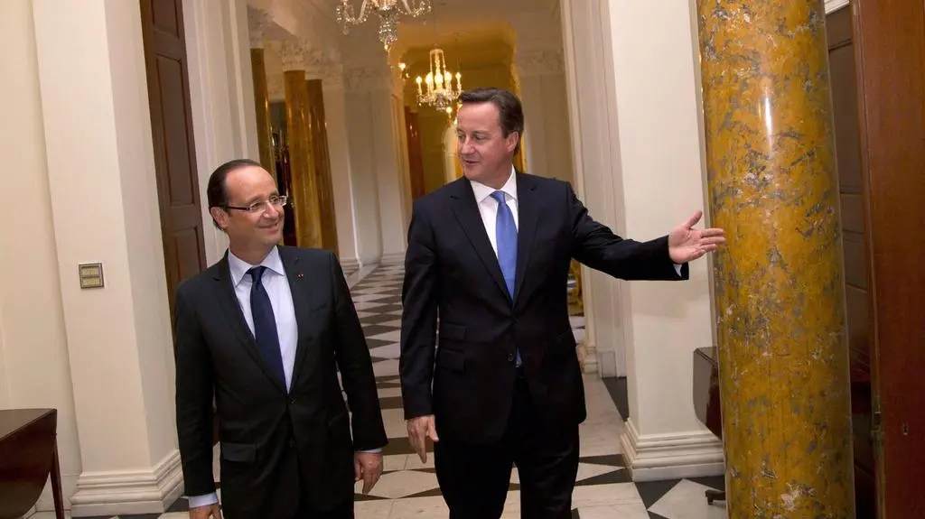 Hollande spotkał się z Davidem Cameronem (EPA)