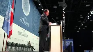 Hugo Chavez przemawia w Kopenhadze (PAP/EPA)