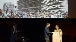 Hugon Kowalski odbiera nagrodę Archiprix International/Hunter Douglas Awards 2013