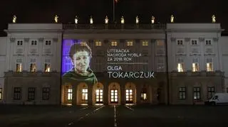 Iluminacja Pałacu Prezydenckiego z wizerunkiem Olgi Tokarczuk