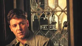 Inny filmowy geniusz musiał zmierzyć się ze schizofrenią. To genialny matematyk John Forbest Nash Jr, którego w "Pięknym umyśle" zagrał Russell Crowe (2001)