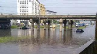 Internauci radzą jak przygotować się na deszcz