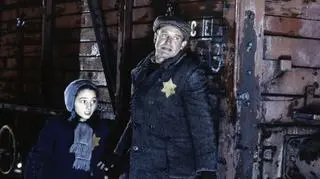 "Jakub kłamca" to ekranizacja powieści Jurka Beckera znanej w Polsce jako "Jakub łgarz"