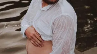 Jared pozował niczym z ciążowym brzuchem