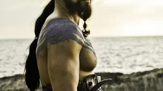 Jason Momoa jako Khal Drogo