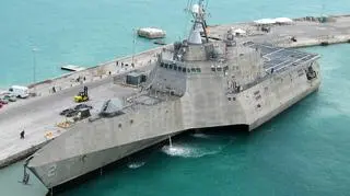 Jeden z częściowych zastępców starych fregat, USS Independence z typu LCS