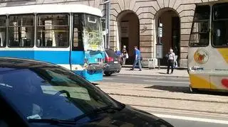 Jeden z tramwajów uszkodzonych w zdarzeniu