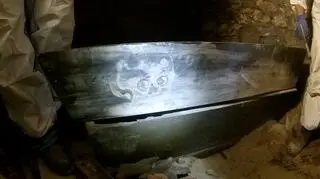 Jedna z trumien znalezionych w kryptach