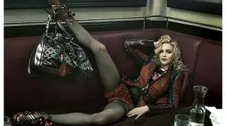 Jedną z wielu gwiazd reklamujących słynną markę jest Madonna (fot. Louis Vuitton)