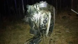 Jedno z aut jest doszczętnie zniszczone 