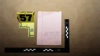 Jedyna notka znaleziona na miejscu zbrodni. Proste wyliczenia balistyczne
