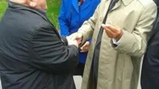Jerzy Urban i Czesław Kiszczak na pogrzebie gen. Wojciecha Jaruzelskiego