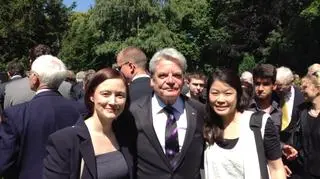 Joanna Hosaniak (po lewej) o zmianę sytuacji w Korei Północnej walczy na arenie międzynarodowej. Tu z prezydentem Niemiec Joachimem Gauckiem