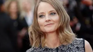 Jodie Foster na czerwonym dywanie przed Pałacem Festiwalowym w Cannes