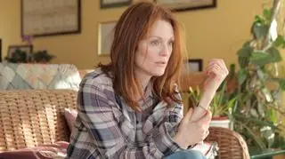 Julianne Moore jako chora na Alzheimera profestor w "Still Alice" deklasuje rywalki