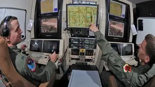 "Kabina" Predatora, z której piloci zdalnie kontrolują maszynę (Fot. USAF)