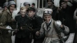 Kadr z filmu "Powstanie Warszawskie"