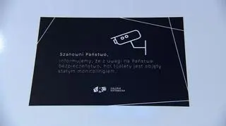 Kamera monitoringu w męskiej toalecie