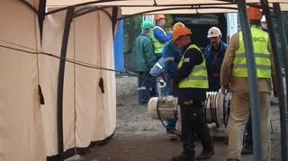 Kamera opuszczona do odwiertu