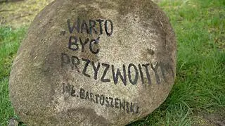 Kamień zniknął w rocznicę śmierci Władysława Bartoszewskiego