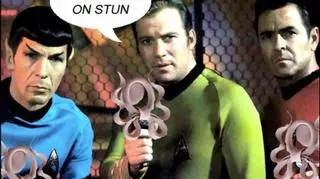 Kapelusz "gra" w serialu "Star Trek" (źródło fotomontażu: Facebook)