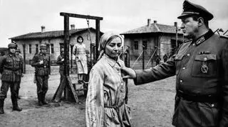 "Kapo" z 1959 roku. Na zdjęciu: Emmanuelle Riva i Gianni Garko
