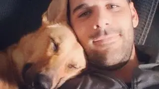 Kapral Nathan Cirillo ze swoim psem