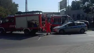 Karetka zderzyła się z samochodem osobowym w pobliżu szpitala