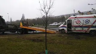 Karetkę zabrano na lawetę