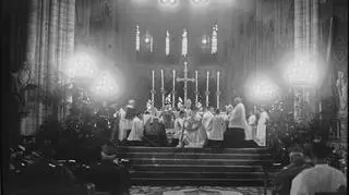 Katedra Notre Dame na archiwalnych zdjęciach