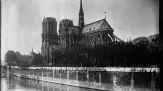 Katedra Notre Dame na archiwalnych zdjęciach