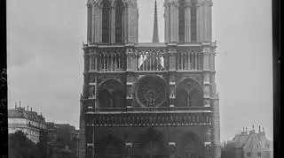 Katedra Notre Dame na archiwalnych zdjęciach