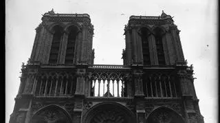 Katedra Notre Dame na archiwalnych zdjęciach