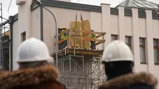 Każdy z orłów waży 850 kilogramów