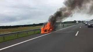 Kia całkowicie spłonęła