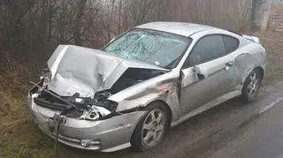 Kierowca staranował auto