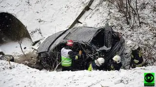 Kierowca wypadł z drogi i zjechał do rowu