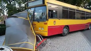 Kierowca z nieznanych przyczyn stracił panowanie nad kierownicą