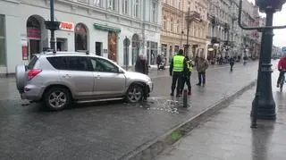 Kierowcy niszczą samochody i dostają mandat