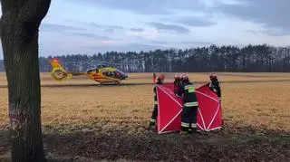 Kierującą samochodem kobietę do szpitala zabrał śmigłowiec LPR